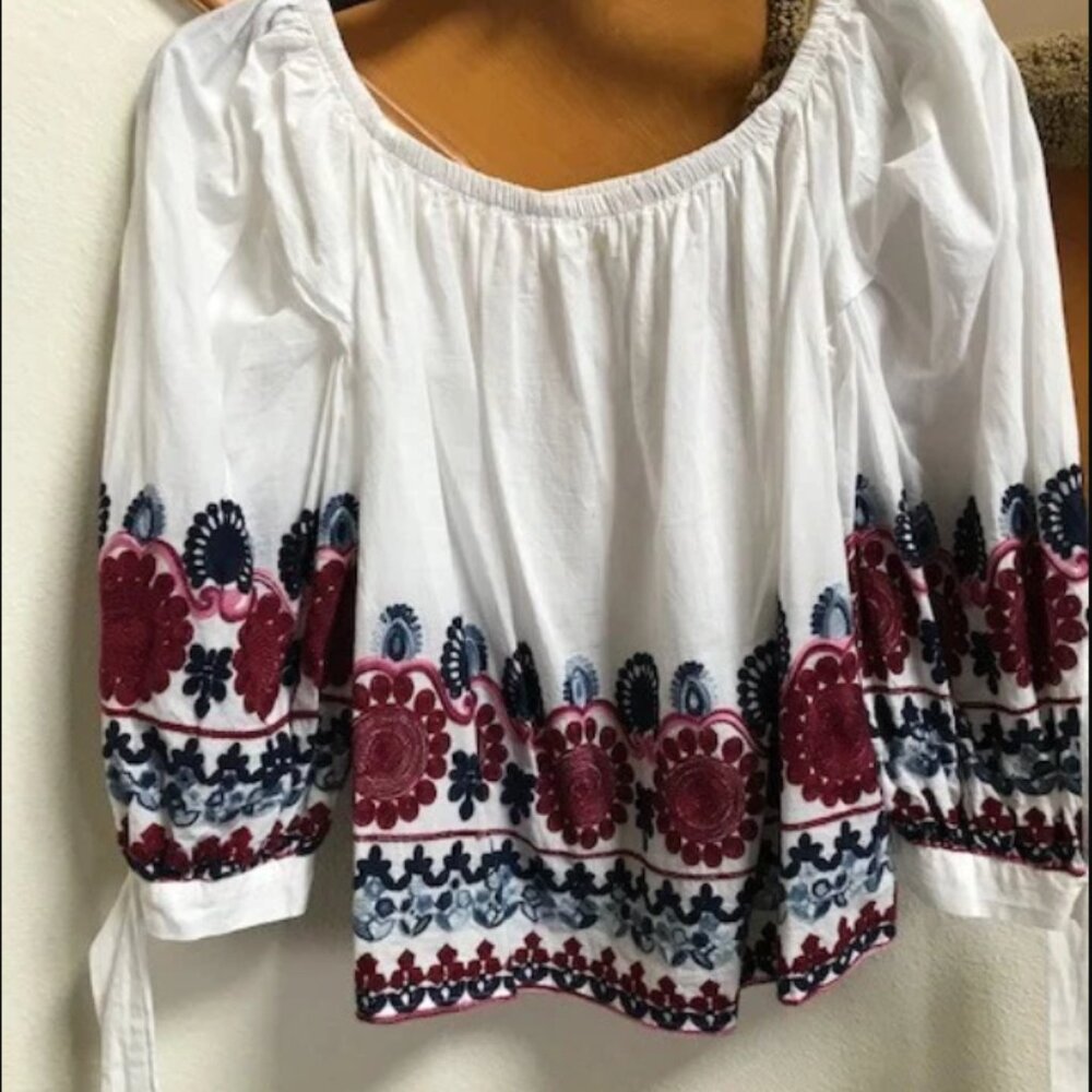 Embroidered peasant blouse ivory navy/ burgundy details sz M never worn
